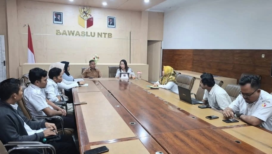 Bawaslu NTB Gelar Rapat Bahas Penguatan Kehumasan dan Pelaksanaan P2P