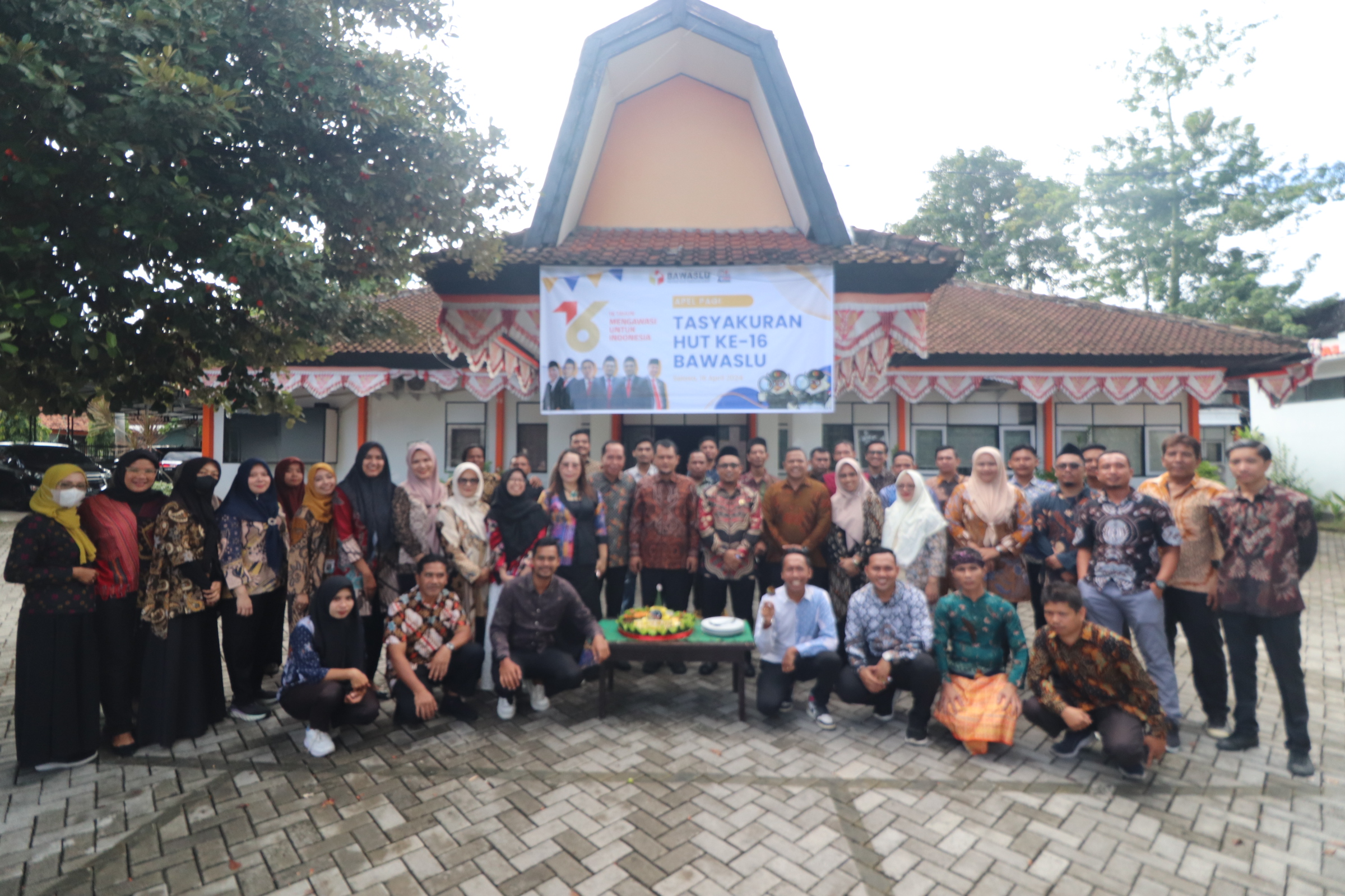 Bawaslu NTB Gelar Apel HUT Bawaslu ke-16