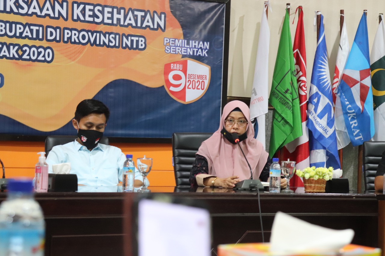 Penyerahan Hasil Pemeriksaan Kesehatan Bakal Pasangan Calon Bupati/Wakil Bupati se- NTB