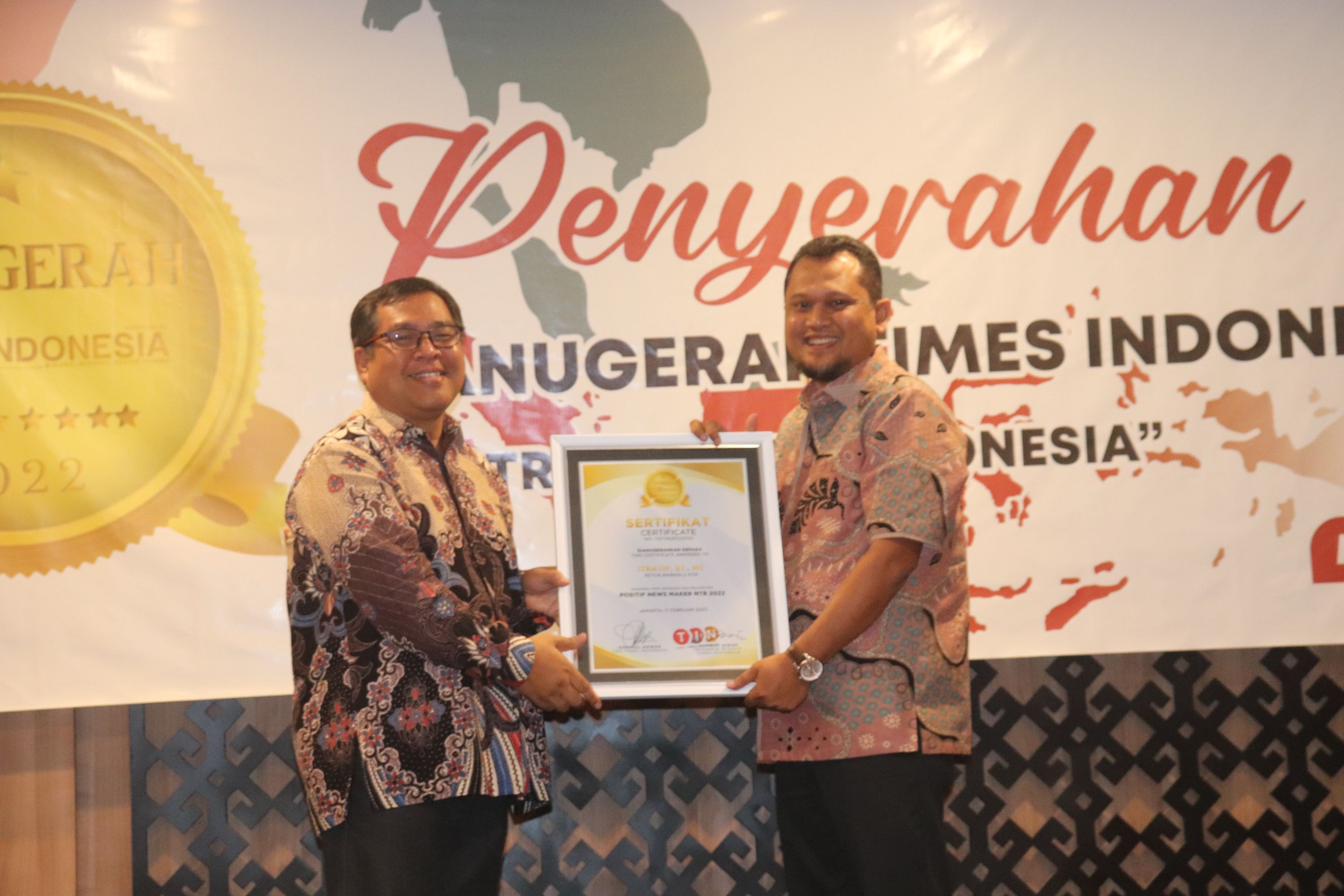 Ketua Bawaslu NTB terima Awards "Positive News Maker", Itratip: Lawan Hoaks Bersama!