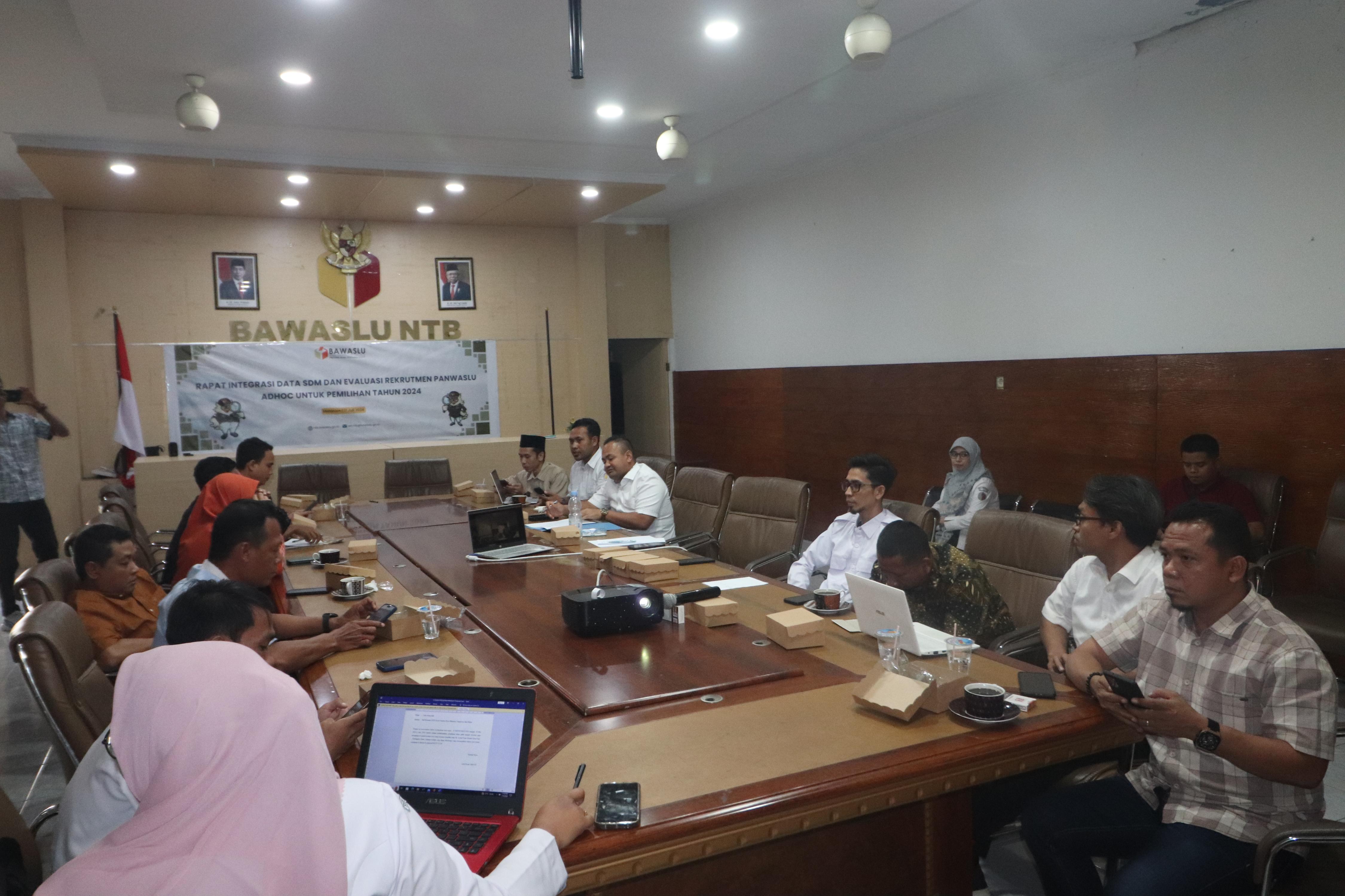 Bawaslu NTB Gelar Rapat Integrasi data SDM dan Evaluasi Proses Rekrutmen Pengawas Ad-Hoc