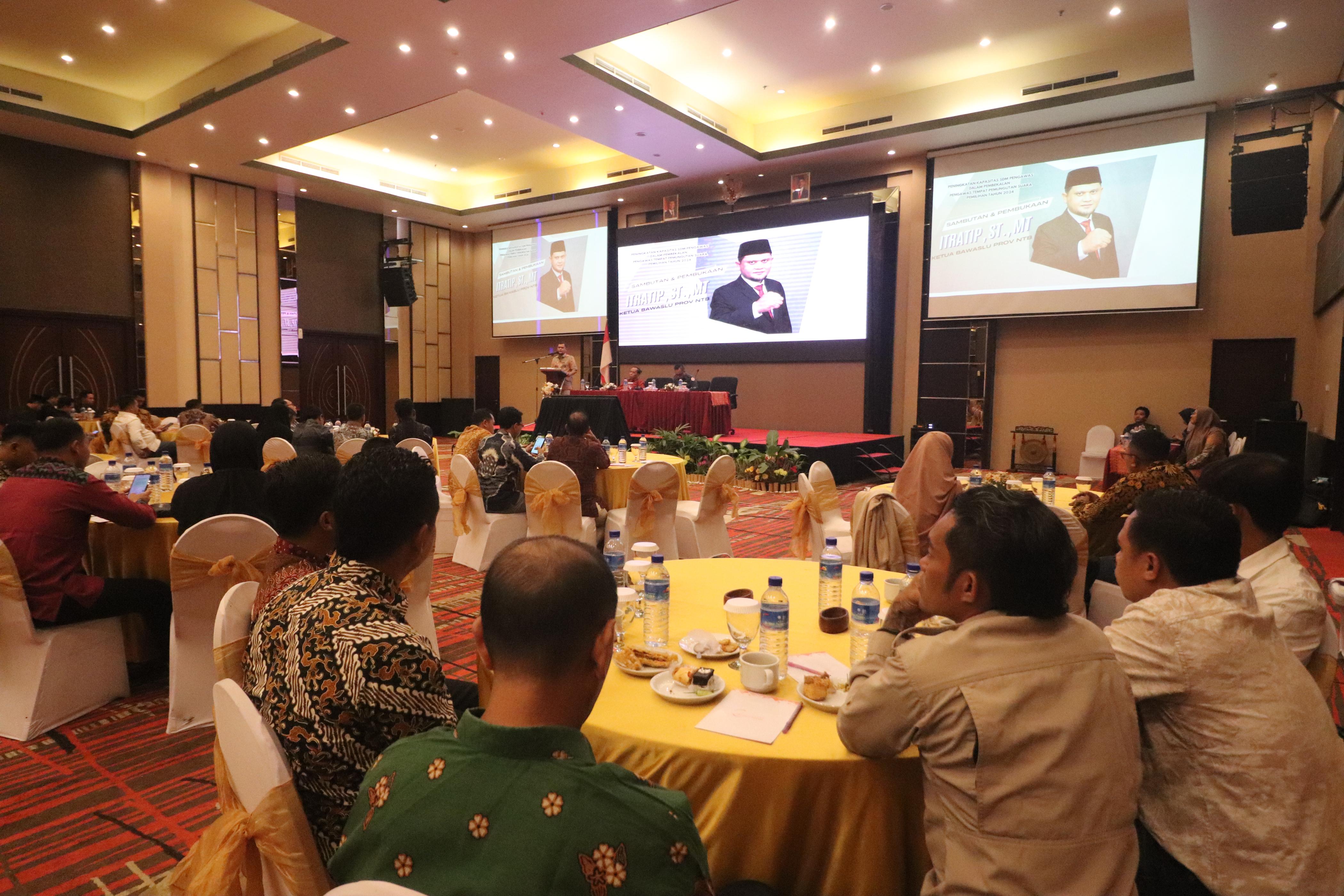 Pastikan Jajarannya Siap Awasi Pilkada, Bawaslu NTB Gelar Rapat Peningkatan Kapasitas SDM Pengawas