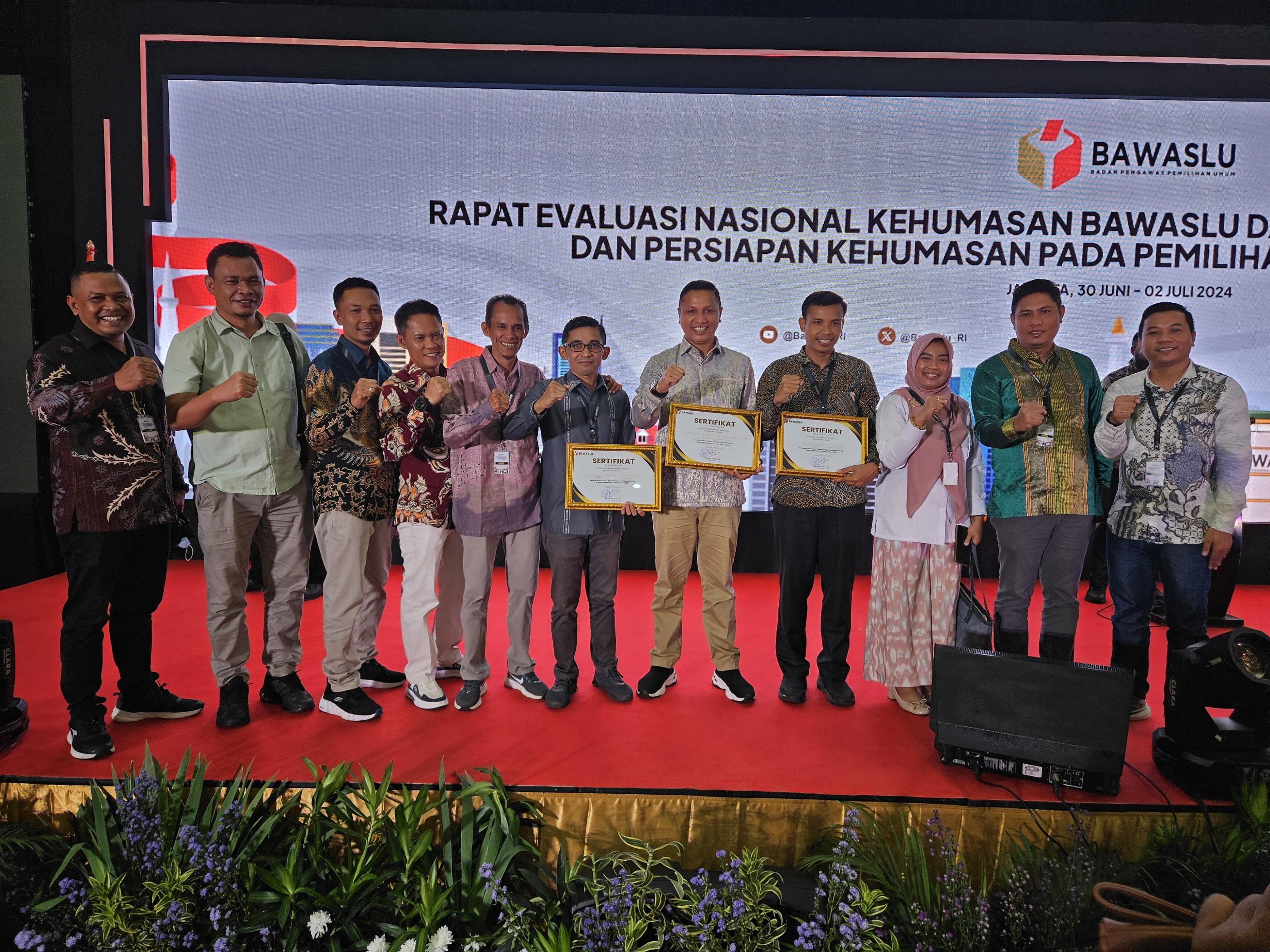 Bawaslu NTB Raih Penghargaan Kehumasan  Terbaik Tingkat Provinsi 2024  Dari Bawaslu RI