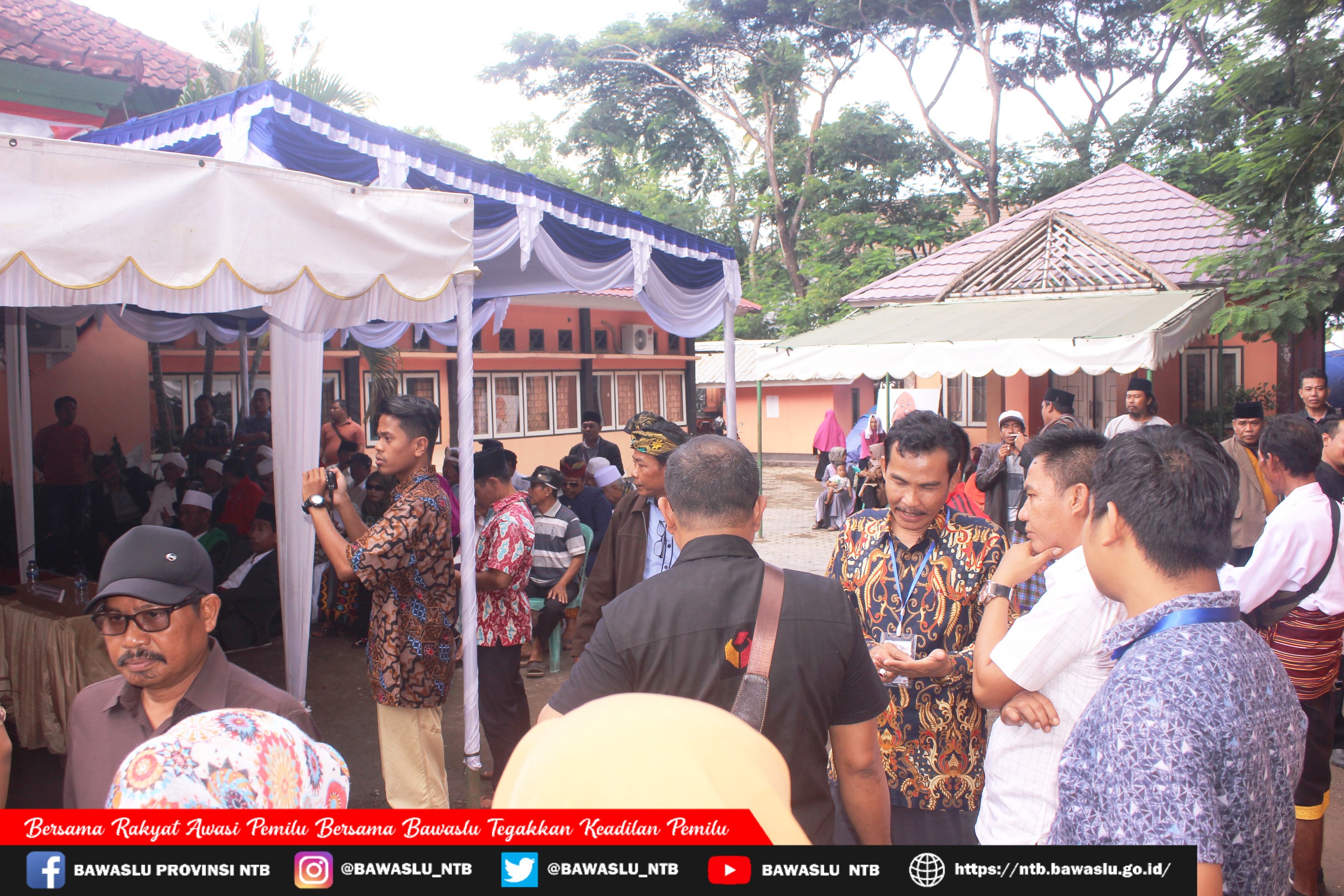 Bawaslu Kawal Penyerahan Berkas Dukungan Calon Perseorangan di KPUD Lombok Tengah