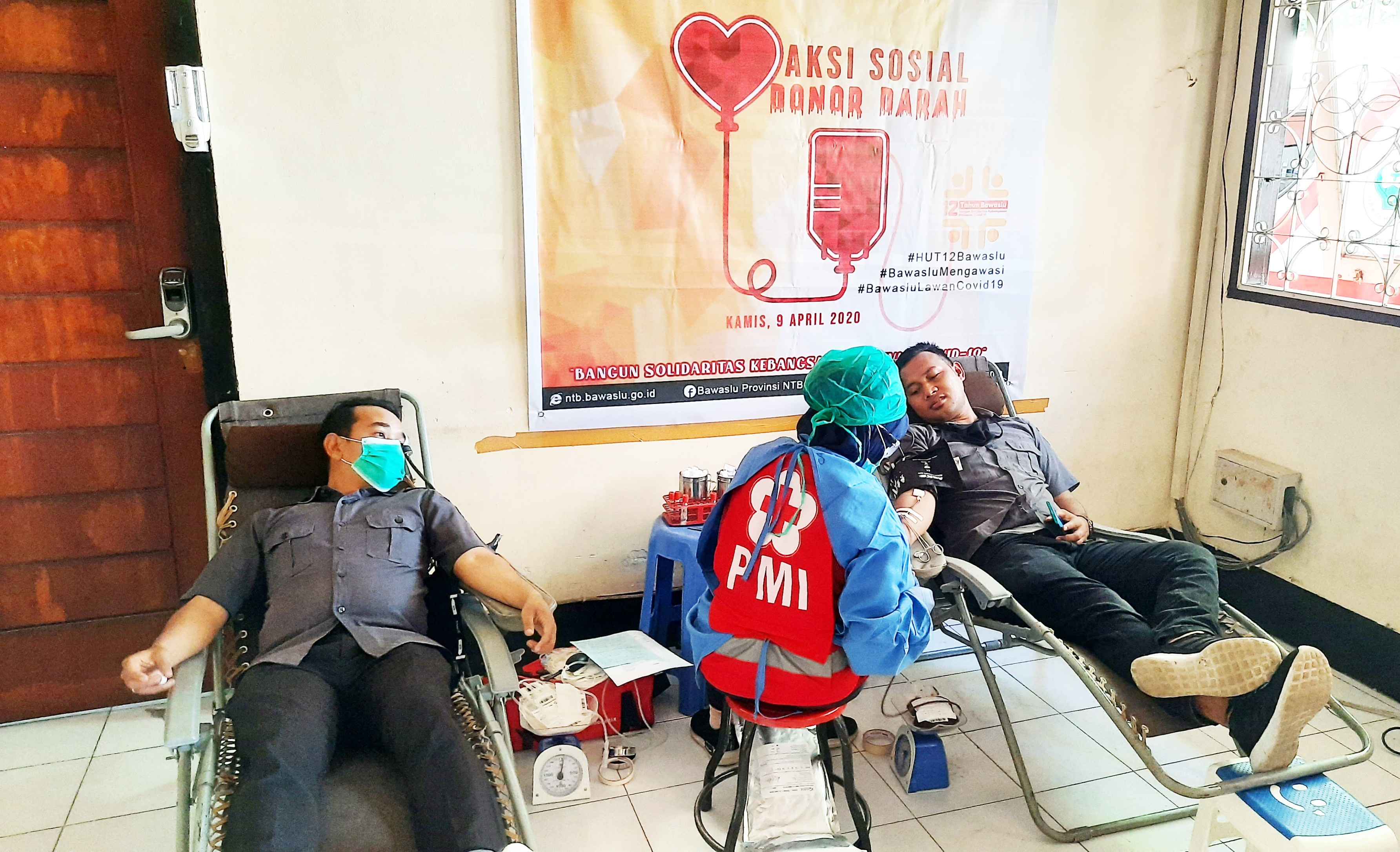 Hut ke 12 Bawaslu NTB gelar aksi sosial kemanusiaan