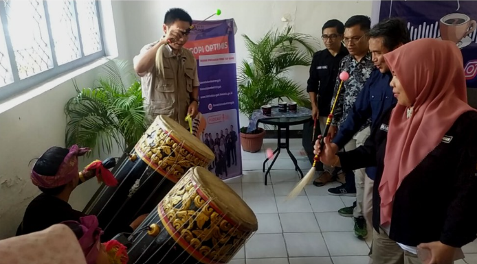 Ngopi Optimis, Bawaslu Lombok Tengah Luncurkan Podcast Sosialisasi Pengawasan Pemilu