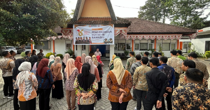 Peringati 16 Tahun Awasi Pemilu, Bawaslu NTB Gelar Apel