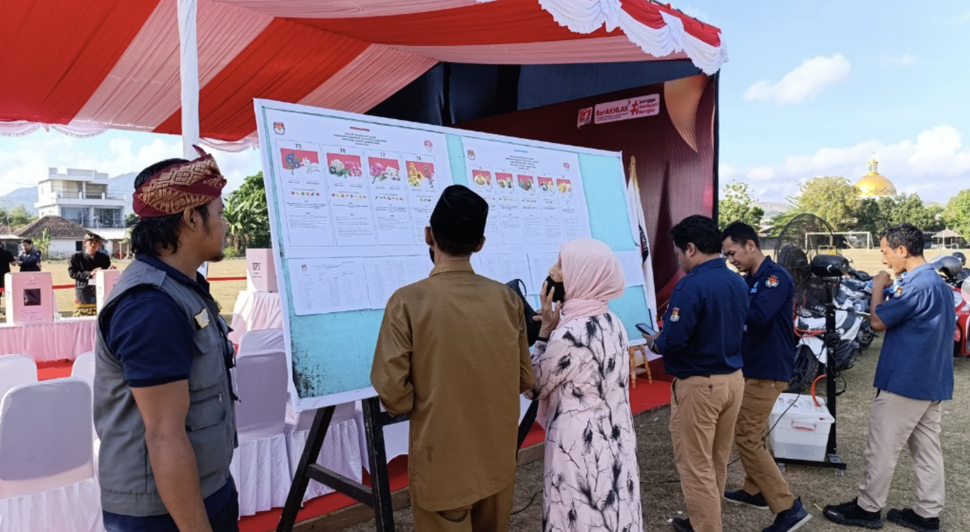 Ikuti Simulasi Pemungutan Suara, Bawaslu NTB Ingatkan KPU NTB Untuk TPS Harus Ramah Pemilih Difabel