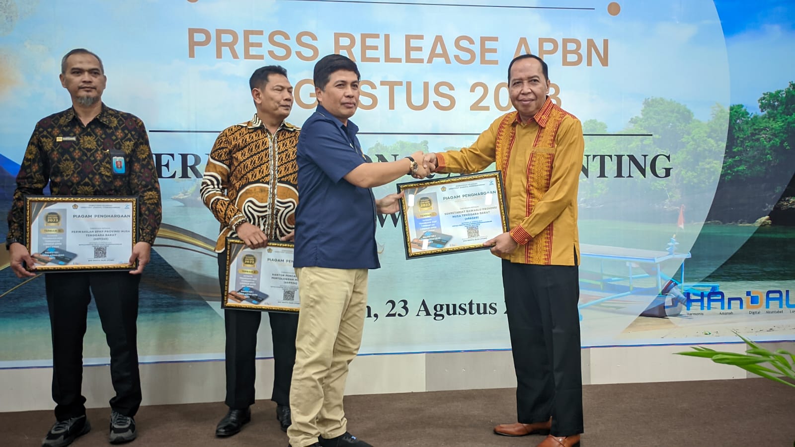 Bawaslu NTB Raih Penghargaan Terbaik I Transaksi KKP Terbanyak