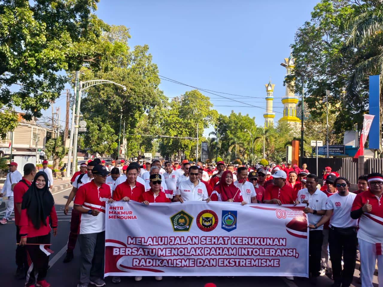 Wujudkan Persaudaraan, Bawaslu NTB Ikuti Jalan Sehat Kerukunan yang digelar Kanwil Kemenag Provinsi NTB