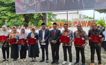 11 PNS di Lingkungan Bawaslu NTB Terima Anugrah Satyalancana Karya Satya