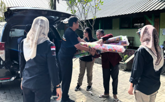 Bawaslu NTB Peduli: Salurkan Bantuan Untuk Warga Terdampak Banjir Kota Mataram