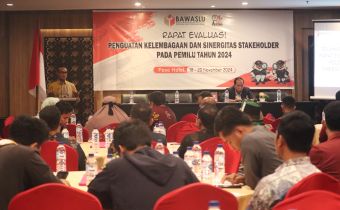 Jelang Pilkada 2024, Bawaslu NTB Gelar Rapat Penguatan Kelembagaan dan Sinergitas dengan Stakholder