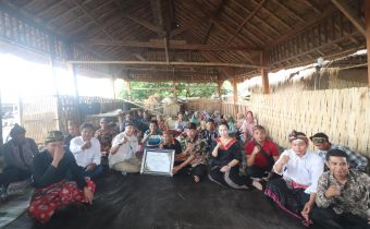 Fokus Kawal Hak Pilih, Bawaslu NTB Gelar Sosialisasi Pengawasan Partisipatif di Komunitas Desa Adat