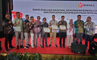 Bawaslu NTB Raih Penghargaan Kehumasan  Terbaik Tingkat Provinsi 2024  Dari Bawaslu RI