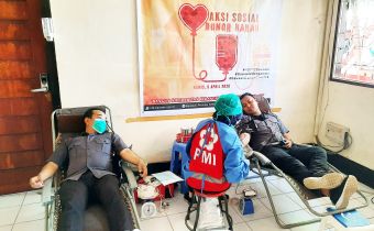 Hut ke 12 Bawaslu NTB gelar aksi sosial kemanusiaan