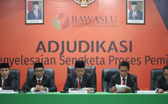 Bawaslu NTB Bacakan Putusan Adjudikasi Penyelesaian Sengketa antara KPU NTB dan Partai Demokrat