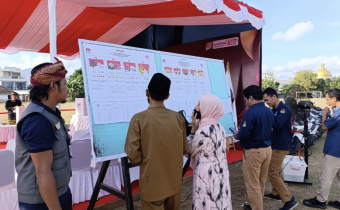 Ikuti Simulasi Pemungutan Suara, Bawaslu NTB Ingatkan KPU NTB Untuk TPS Harus Ramah Pemilih Difabel