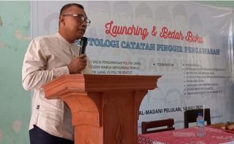 Bedah Buku Bawaslu Lobar, Khuwailid: Pentingnya Menelurkan Gagasan melalui Tulisan