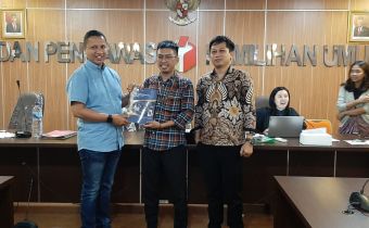 Tuntas! Bawaslu NTB Serahkan Laporan Hasil Pengawasan Daftar Pemilih Tetap Pemilu 2024