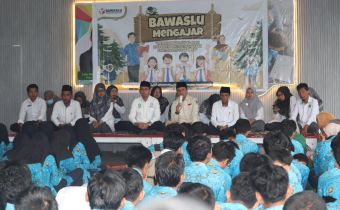 Generasi Muda Garda Demokrasi: Bawaslu Mengajar di MAN 3 Mataram